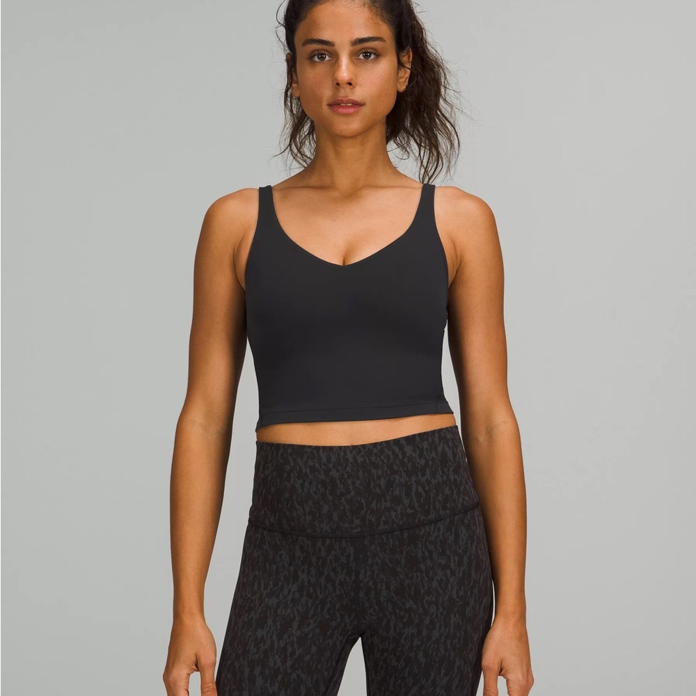 Black lulu aligned top black